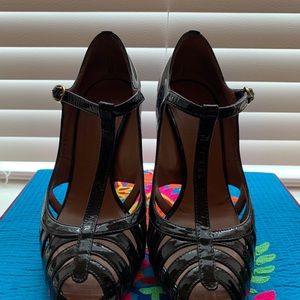 Worn a few times, very taken care of.